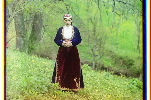 Armenian Traditional Dress: The Taraz Explained