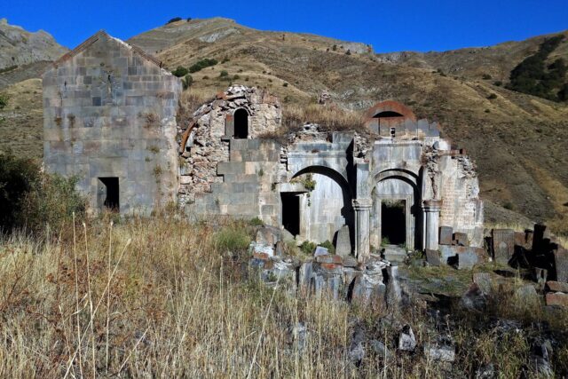 Arates Monastery: Vayots Dzor’s Ruined Orbelian Summer Retreat and the 14 km Walk to Yeghegis