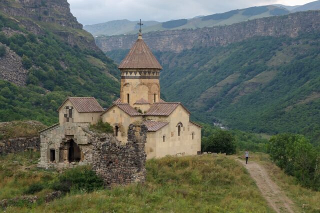 Hnevank Monastery: Lori’s Georgian-Inscribed Canyon Monastery near Kurtan